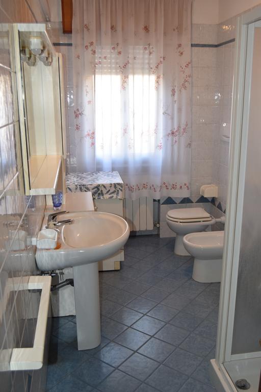 Casa Vacanza E Per Lavoro Elena E Carla Spinea Luaran gambar