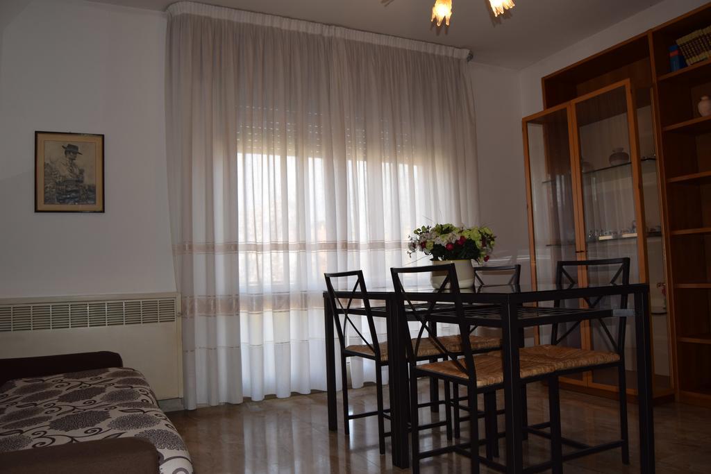 Casa Vacanza E Per Lavoro Elena E Carla Spinea Luaran gambar