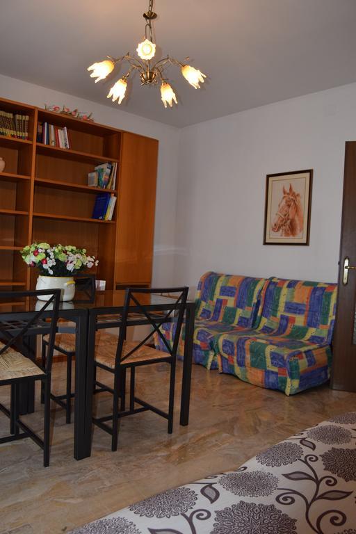 Casa Vacanza E Per Lavoro Elena E Carla Spinea Luaran gambar